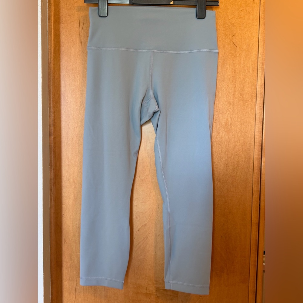 Lululemon Wunder Train 23in Contour Fit Leggings (Like-New condition)